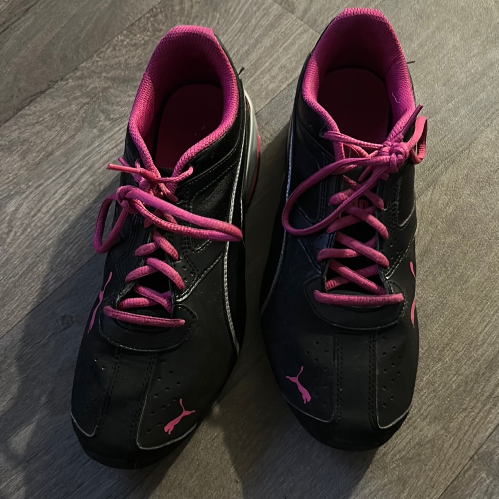 Very comfortable shose very good looking shose